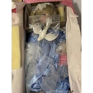 Paradise Galleries Treasury Collection Doll Angel Of Peace Premiere Edition